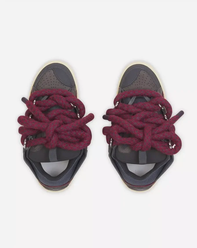 Curb Sneakers i läder med ormskinnssnören Curb Sneakers i läder med ormskinnssnören