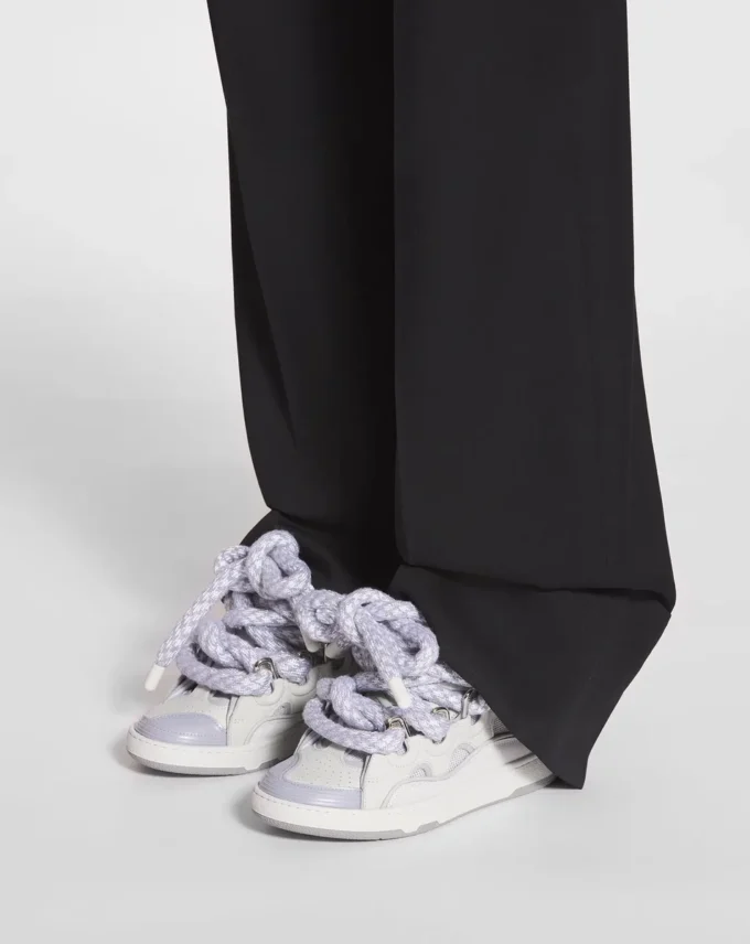 Curb Sneakers i läder med ormskinnssnören Curb Sneakers i läder med ormskinnssnören