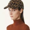 Keps med leopardmönster