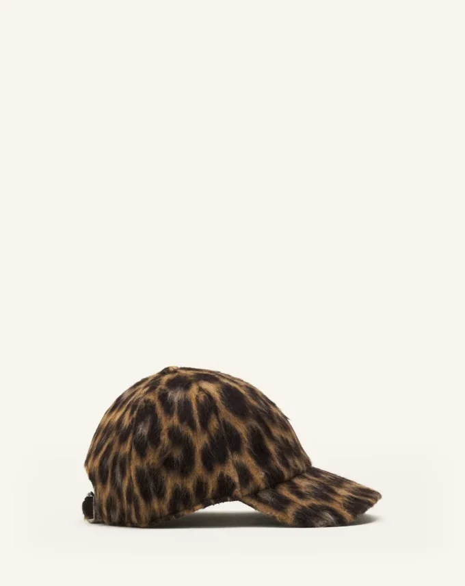Keps med leopardmönster