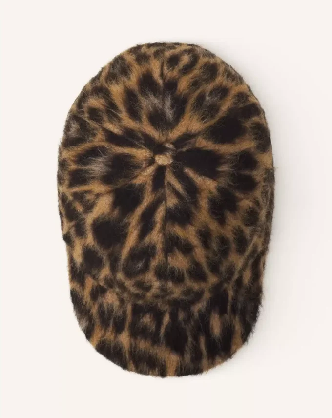 Keps med leopardmönster