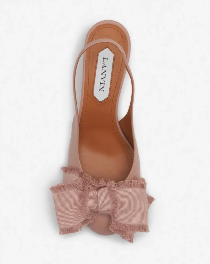 Läderballerinaskor med klack och slingback Läderballerinaskor med klack och slingback