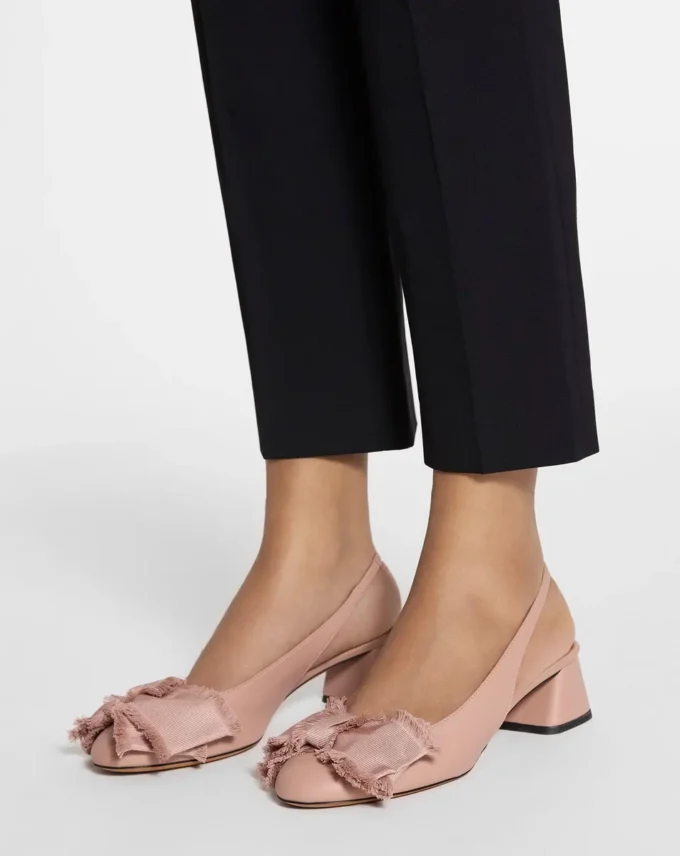 Läderballerinaskor med klack och slingback Läderballerinaskor med klack och slingback