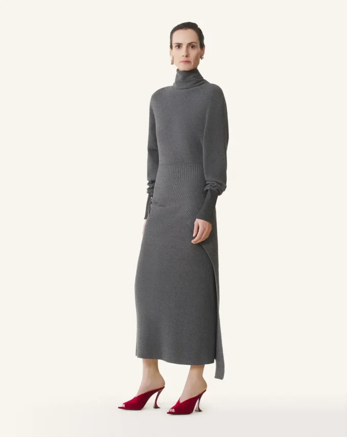 Midi-klänning i ull och kashmir Midi-klänning i ull och kashmir