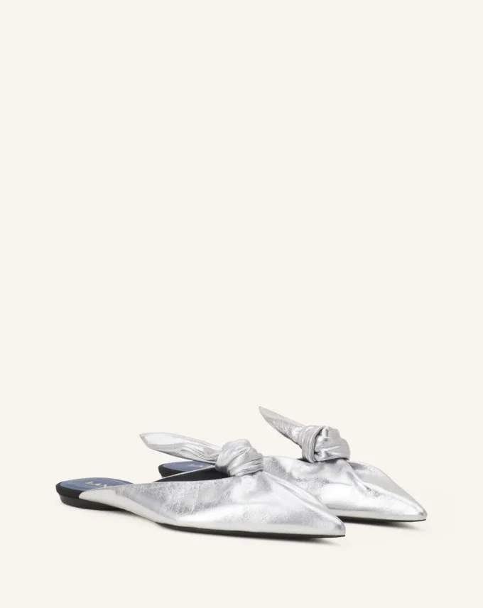 Midnight Step Bow Mule i metalliskt läder Midnight Step Bow Mule i metalliskt läder