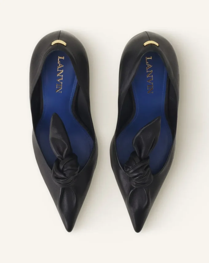 Midnight Step läderpumps med rosett Midnight Step läderpumps med rosett