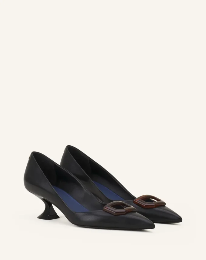 Midnight Step läderpumps med spänne Midnight Step läderpumps med spänne