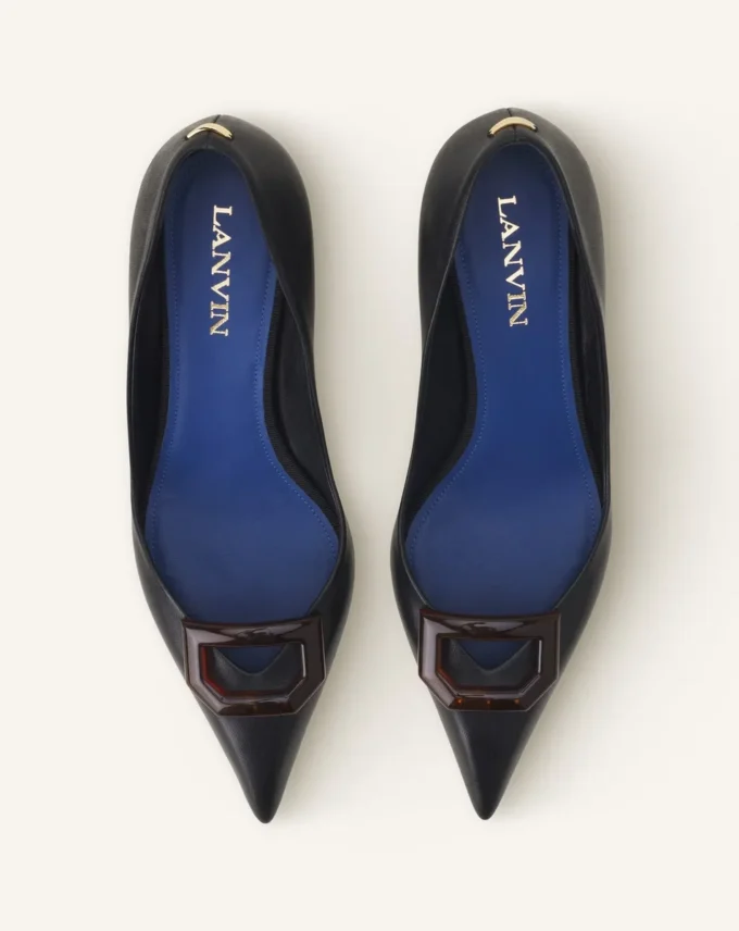 Midnight Step läderpumps med spänne Midnight Step läderpumps med spänne