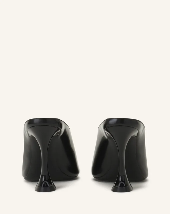 Midnight Step Mule i lackläder