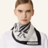 Mother & Child-silkescarf med tryck Mother & Child-silkescarf med tryck