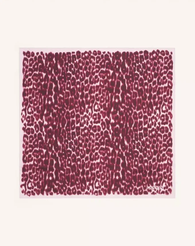 Silkescarf med leopardmönster Silkescarf med leopardmönster