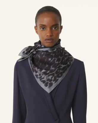 Silkescarf med leopardmönster
