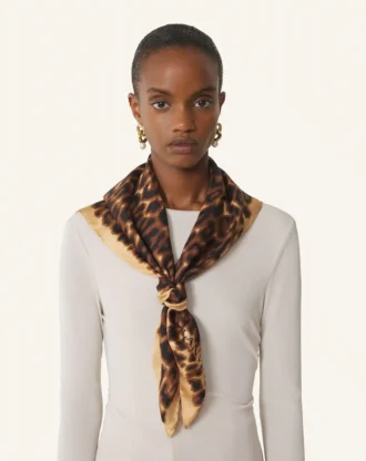 Silkescarf med leopardmönster